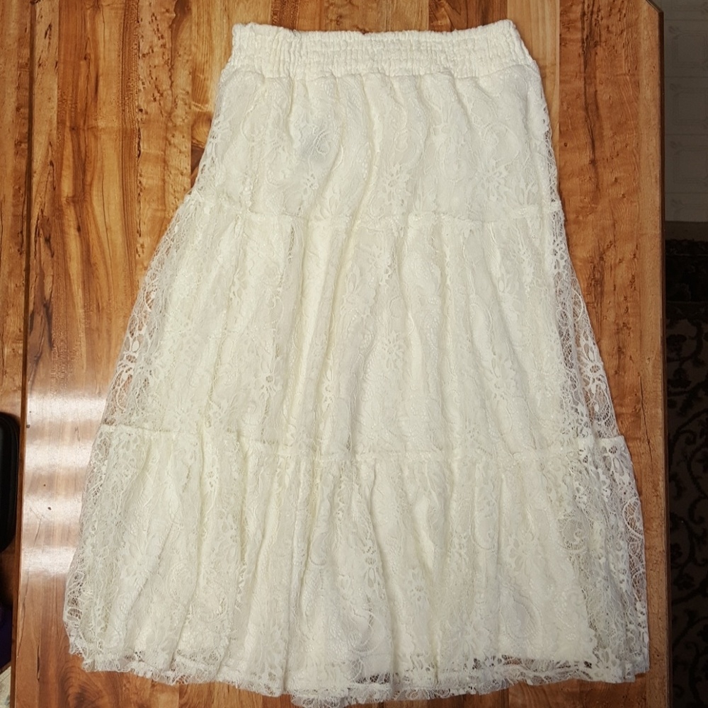 Lace skirt